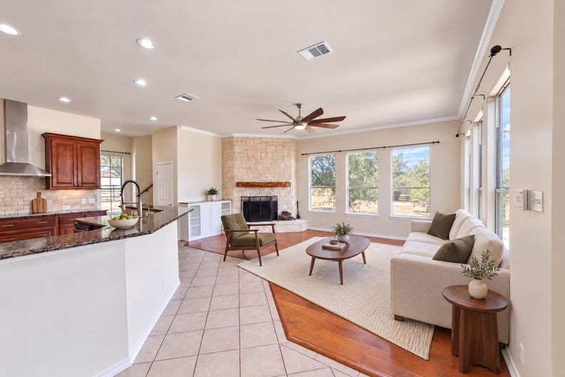 Photo 3 of 32 of 302 Saddletree Ln, Dripping Springs, TX