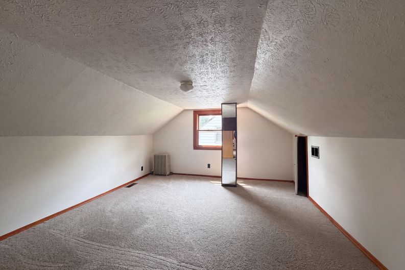 Photo 5 of 20 of 6971 Warder Dr, Cincinnati, OH