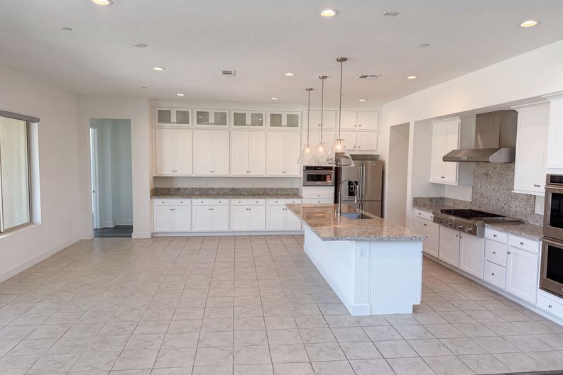 Photo 11 of 43 of 17698 Col Ranch Dr, Riverside, CA