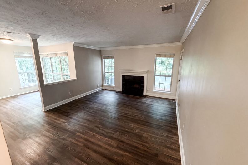 Photo 11 of 18 of 6818 Glenridge Dr, Atlanta, GA