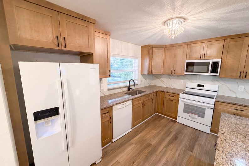Photo 4 of 26 of 5122 Bay Blvd, Port Richey, FL