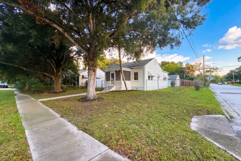 Photo 25 of 26 of 1901 20th Ave N, Saint Petersburg, FL