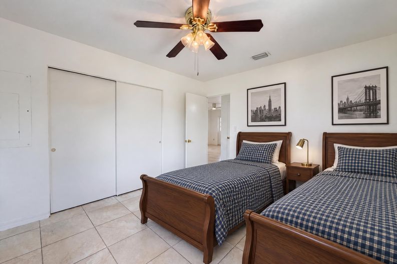Photo 14 of 28 of 829 E 4th St, Englewood, FL