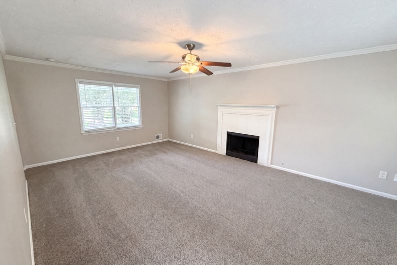 Photo 8 of 23 of 4078 Tara Ct, Loganville, GA