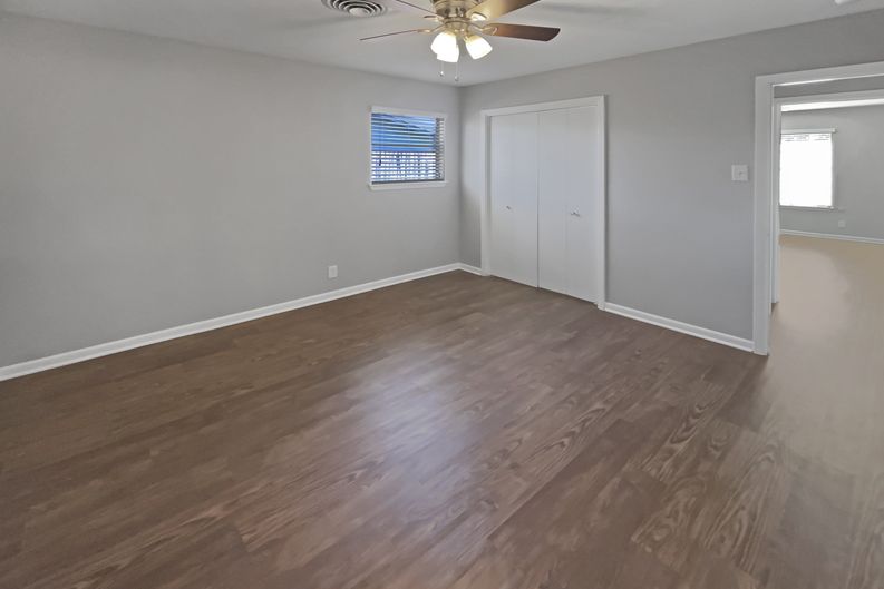 Photo 4 of 18 of 1105 E 17th St, Georgetown, TX