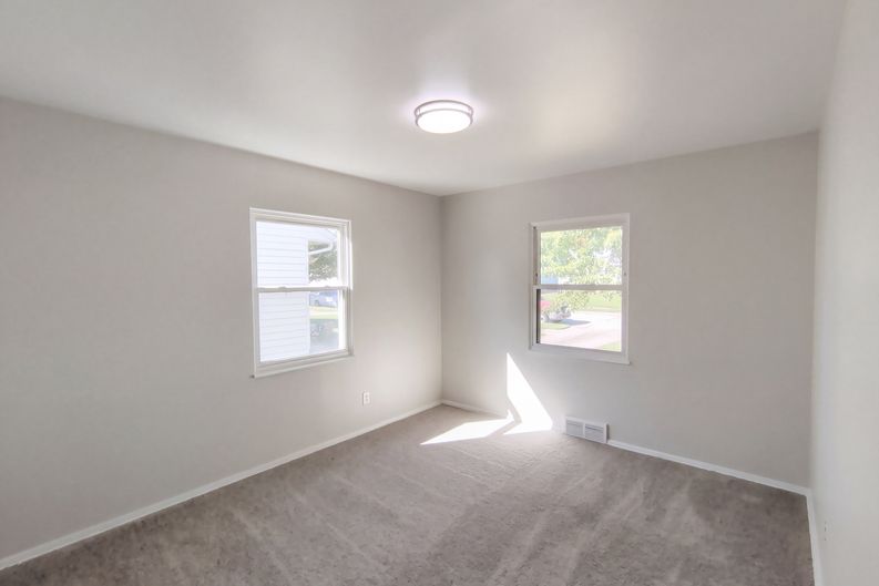 Photo 10 of 24 of 13807 Elsetta Ave, Cleveland, OH