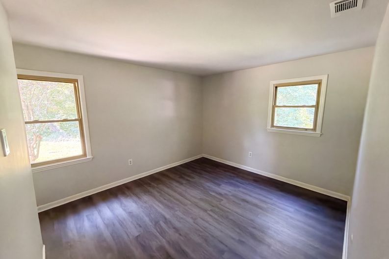 Photo 4 of 24 of 6531 Rosecran Dr, Charlotte, NC