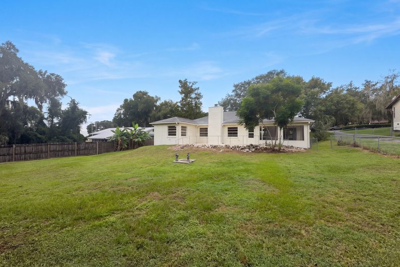 Photo 5 of 32 of 12054 Joe Herrmann Dr, San Antonio, FL