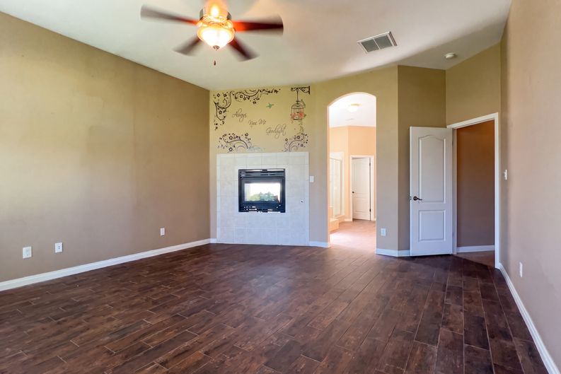 Photo 7 of 35 of 11904 Kenseth St, Bakersfield, CA