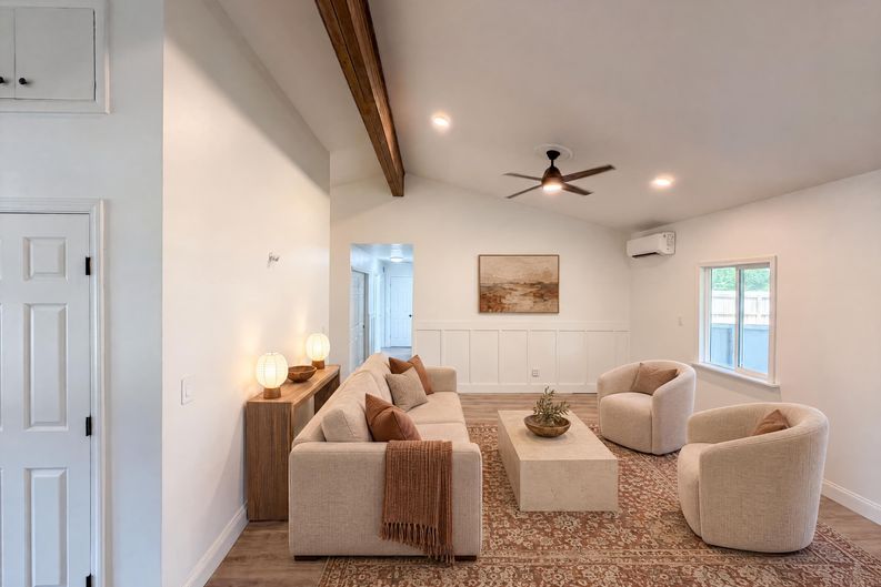 Photo 8 of 15 of 932 Lincoln Dr, Circleville, OH