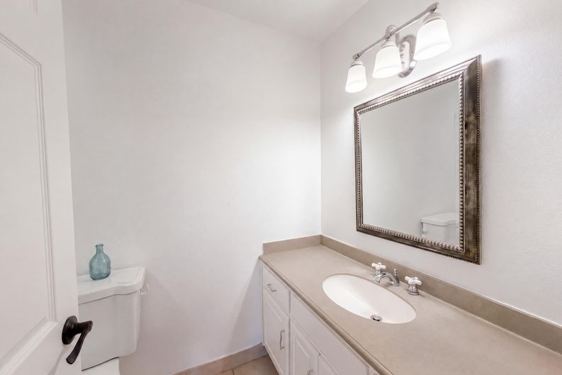 Photo 12 of 17 of 1110 N Las Posas Ct, Ridgecrest, CA