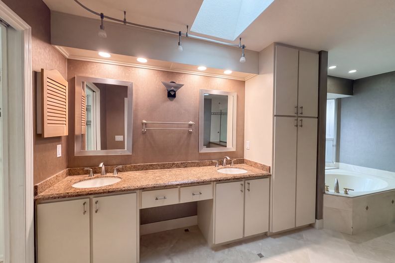 Photo 10 of 30 of 455 Longmeadow Ln, Longwood, FL