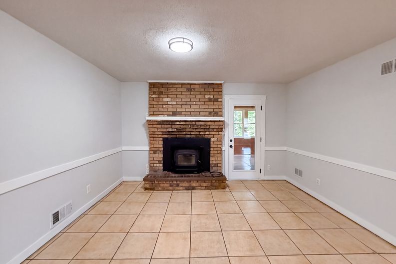 Photo 6 of 26 of 1653 E Kellogg Cir, Douglasville, GA