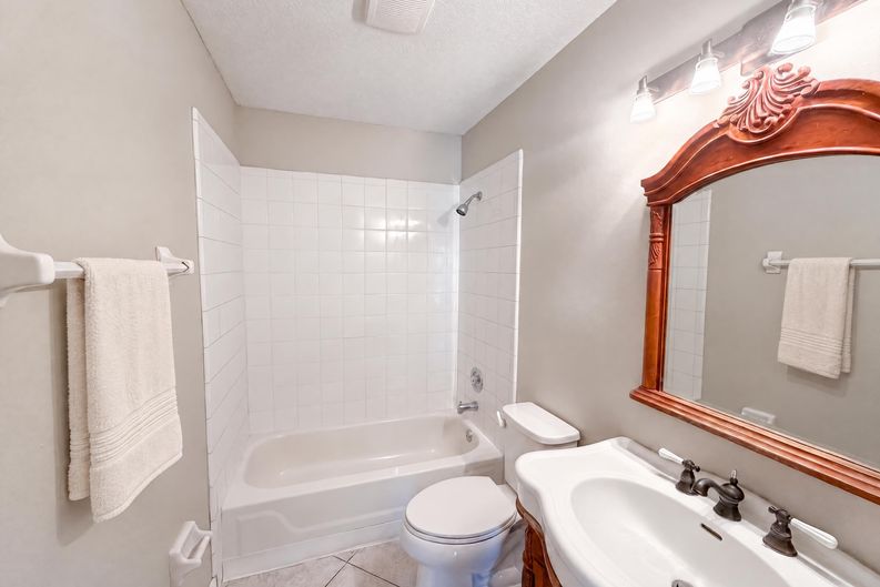 Photo 18 of 29 of 17802 Jefferson St, Oakland, FL