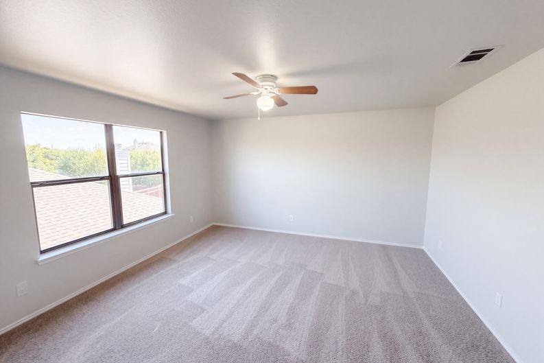 Photo 18 of 33 of 10713 Vista Heights Blvd, Fort Worth, TX