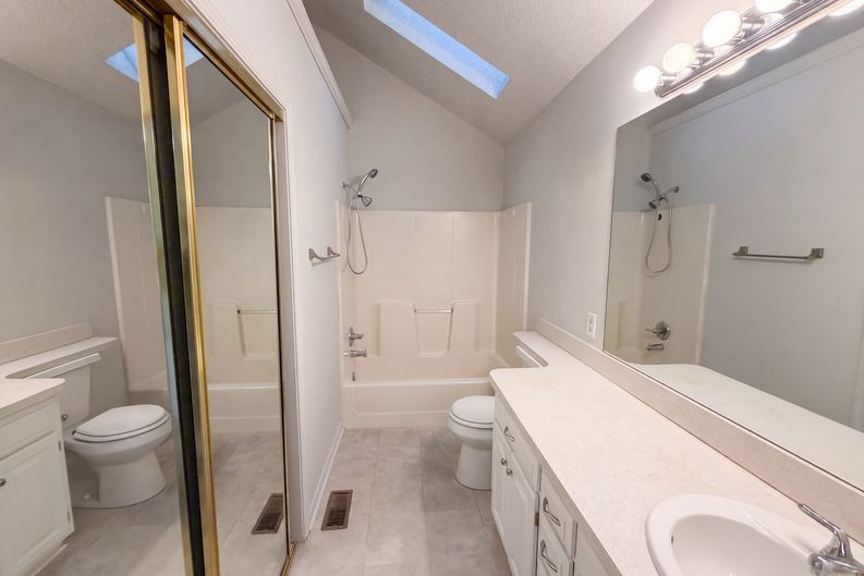 Photo 10 of 25 of 801 Courtland Ct, Belton, MO