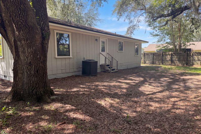 Photo 5 of 24 of 7023 Shindler Dr, Jacksonville, FL