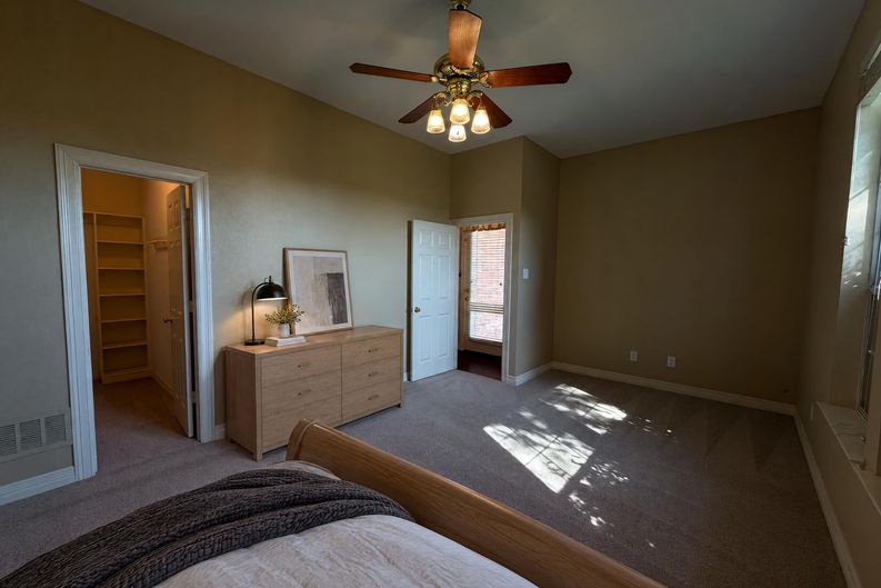 Photo 15 of 29 of 619 Edgewood Ln, Red Oak, TX