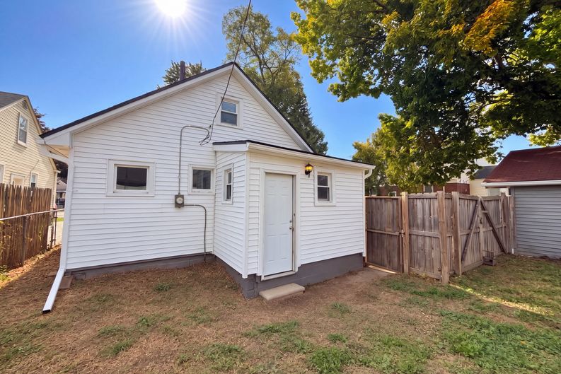 Photo 5 of 18 of 2224 Markese Ave, Lincoln Park, MI