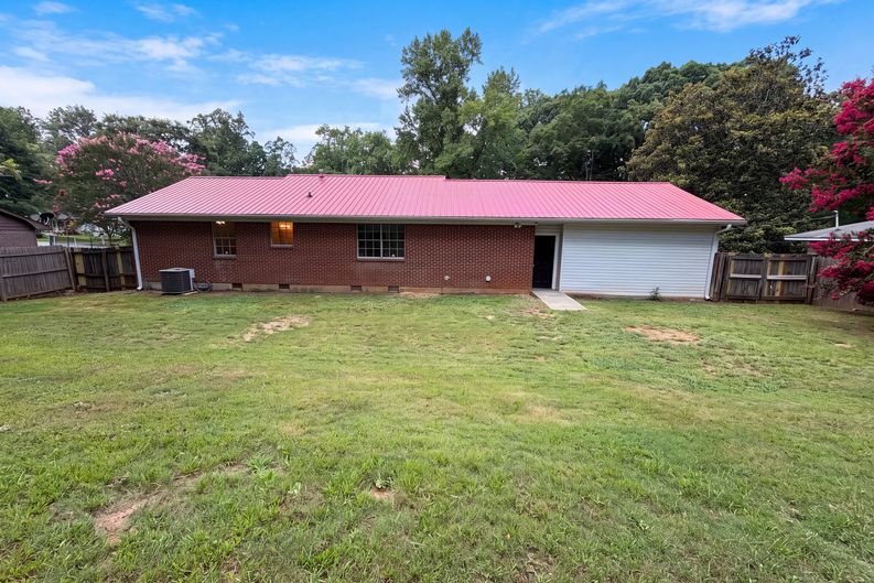 Photo 5 of 19 of 1375 NW South Hicks Cir, Conyers, GA