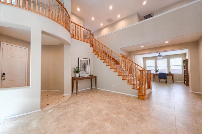 Photo 7 of 32 of 17780 Sweetgum Ln, Canyon Country, CA