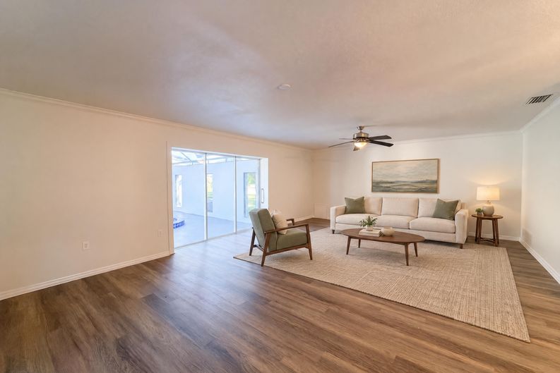 Photo 3 of 43 of 3705 Malec Cir, Sarasota, FL