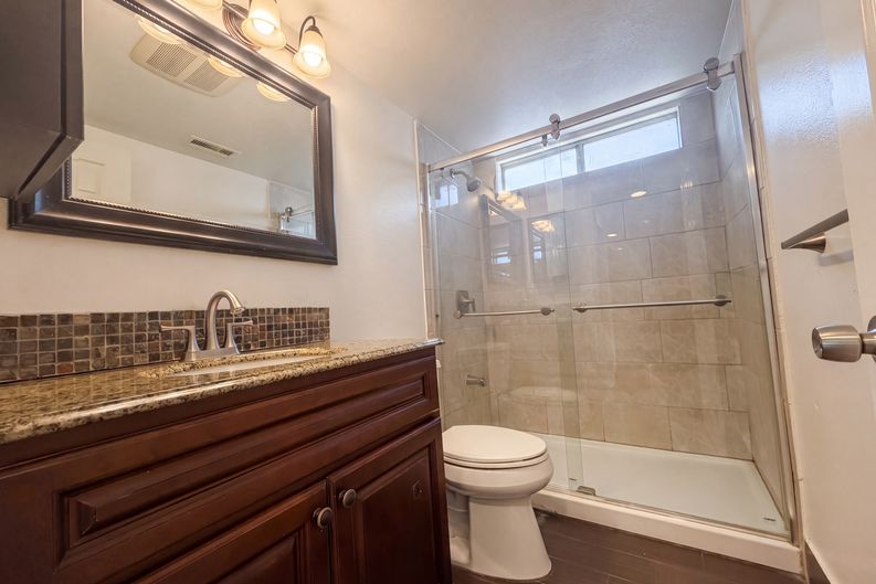 Photo 10 of 20 of 922 W Craig St, Rialto, CA