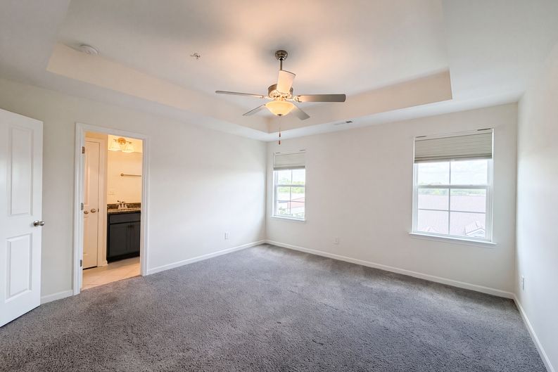 Photo 4 of 31 of 200 Kinsale Dr, Spring Hill, TN