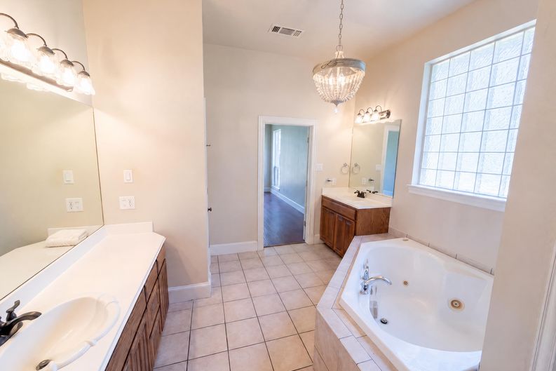 Photo 11 of 29 of 9313 Dosier Cv W, Fort Worth, TX