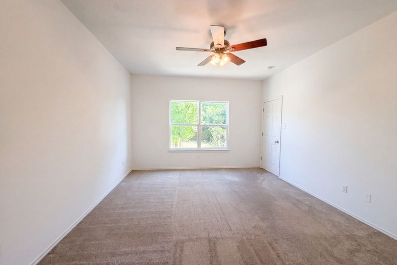 Photo 11 of 19 of 7712 Redbrush, Temple, TX
