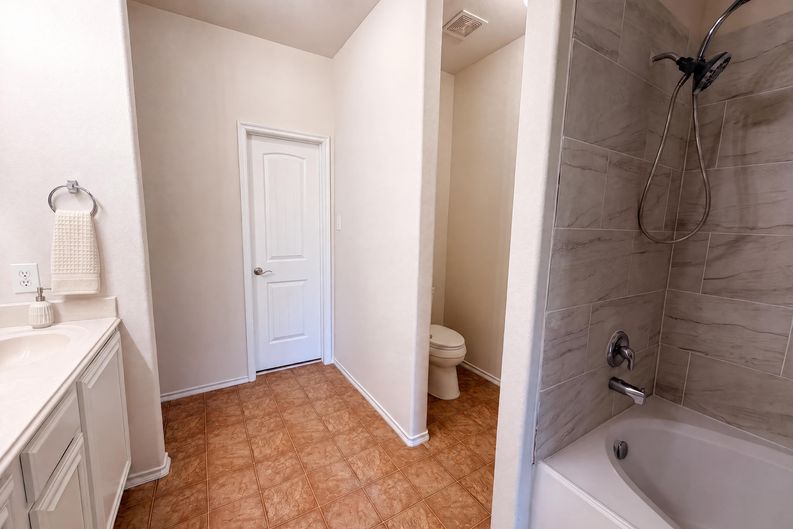 Photo 13 of 18 of 4038 Golden Rod Dr, Forney, TX
