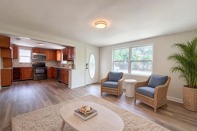 Photo 6 of 19 of 7008 Thurston Rd, Jacksonville, FL