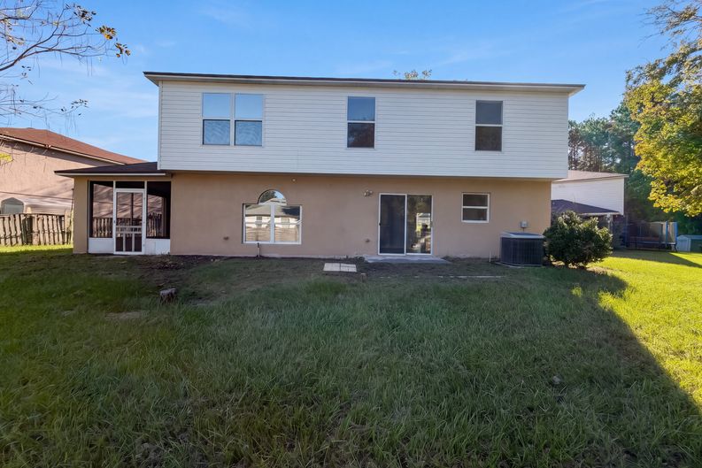 Photo 5 of 34 of 8215 Foxdale Dr, Jacksonville, FL