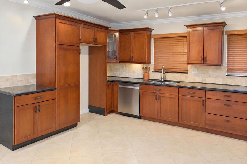 Photo 7 of 36 of 1825 NE 26th Dr, Wilton Manors, FL