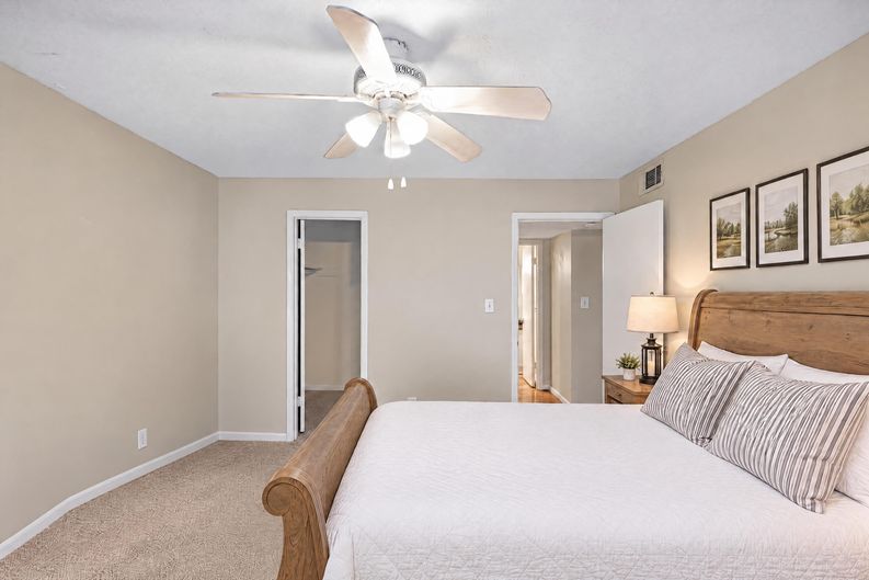 Photo 21 of 30 of 5145 Roswell Rd, Sandy Springs, GA