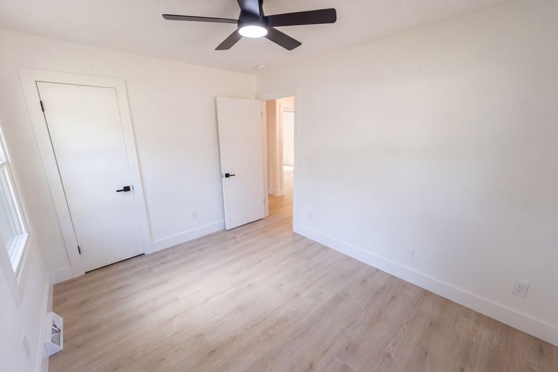 Photo 17 of 23 of 4200 Abbeydale Dr, Charlotte, NC