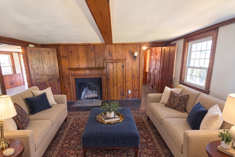 Photo 4 of 19 of 1026 Forbes St, East Hartford, CT