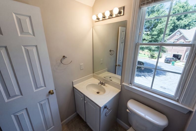 Photo 20 of 38 of 1231 Dunwoody Village Dr, Atlanta, GA