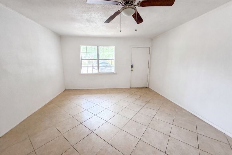 Photo 7 of 16 of 2210 Ben Hur St, Dallas, TX
