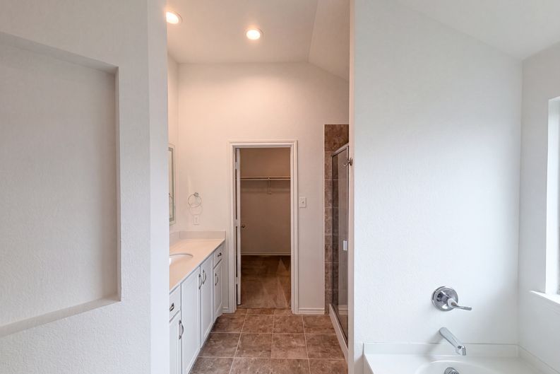 Photo 15 of 19 of 1631 Glade Meadows Dr, Joshua, TX