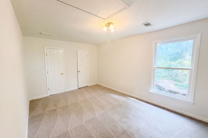 Photo 11 of 21 of 3802 Claude Brewer Rd, Loganville, GA