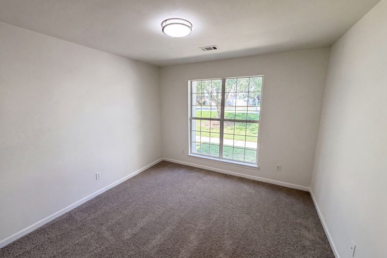Photo 9 of 20 of 1088 Meadow Glen Cir, Fairburn, GA