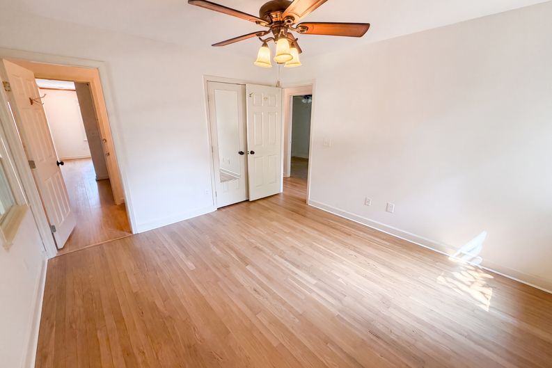 Photo 4 of 23 of 713 Ridgedale Ct, Charlotte, NC