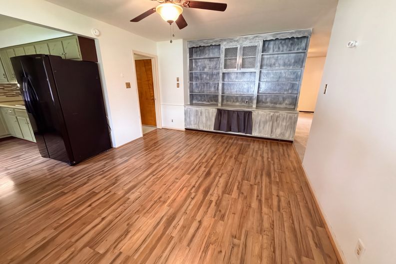 Photo 7 of 23 of 3162 Ashway Dr, Indianapolis, IN