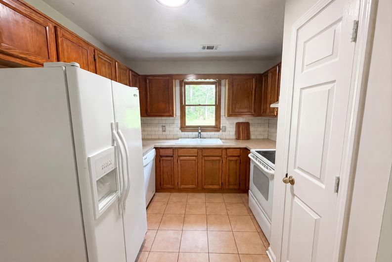 Photo 6 of 16 of 1514 Willow Gate Way, Auburn, GA