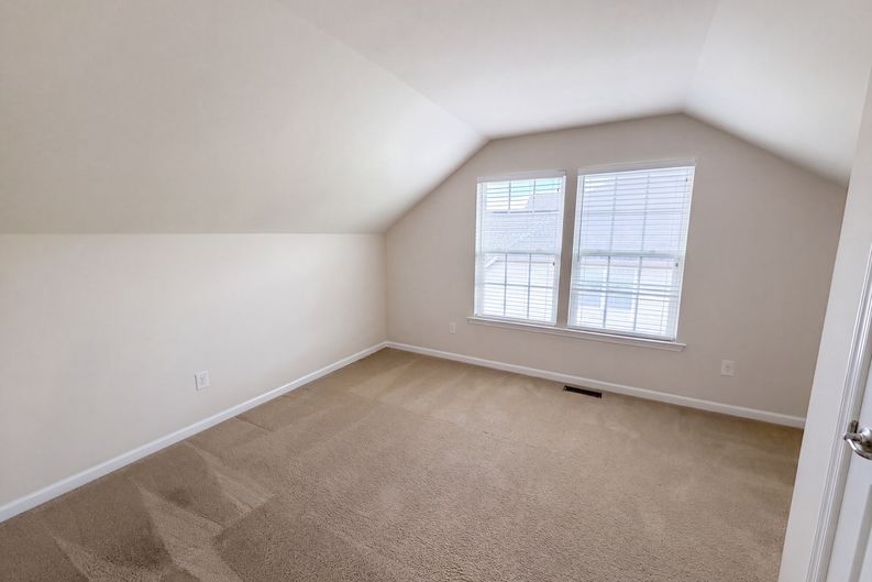 Photo 21 of 27 of 13306 Castlewellan Dr, Chester, VA