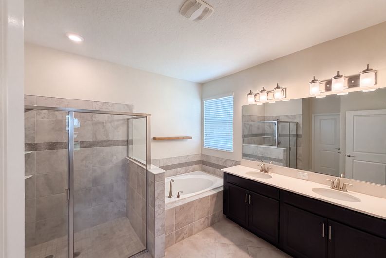 Photo 17 of 25 of 4112 Innovation Ln, Clermont, FL
