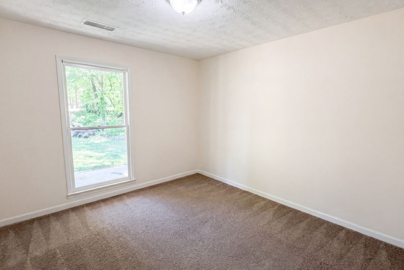Photo 11 of 22 of 213 Carl Parker Rd, Hampton, GA