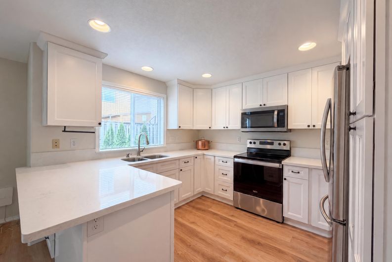 Photo 6 of 21 of 1150 SW 183rd Pl, Beaverton, OR