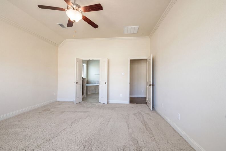 Photo 4 of 19 of 3005 S College Ave, Decatur, TX